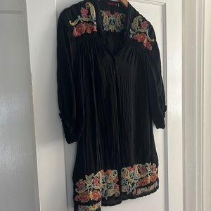 Black Johnny was tunic size M